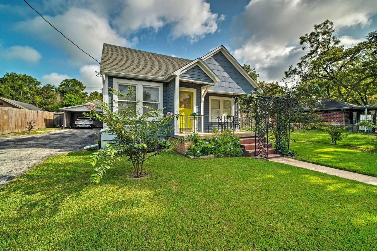 Cozy Brenham Cottage With Private Patio And Yard! Exterior photo